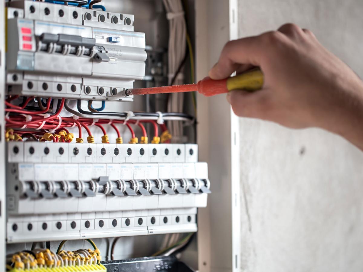 travaux-de-renovation-electrique-ce-qu-il-faut-savoir-e6359e5-1200×900